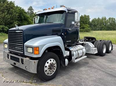 2013 Mack Chu Semi Truck