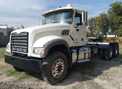 2014 Mack GU713 Semi Truck