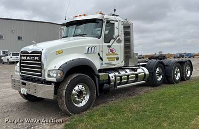 2012 Mack GU713 Semi Truck