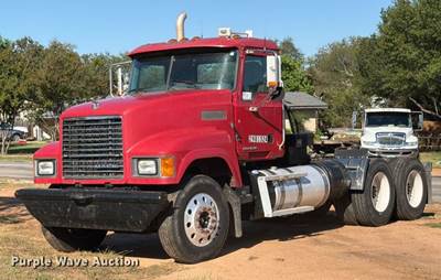 2012 Mack CHU613 Semi Truck