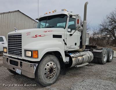 2011 Mack CHU613 Semi Truck