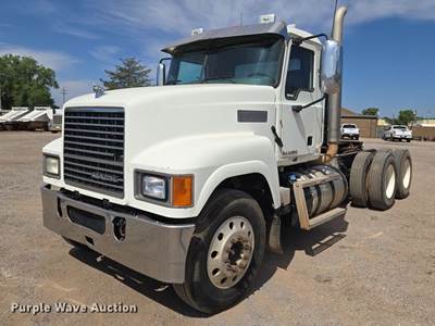 2011 Mack CHU613 Semi Truck