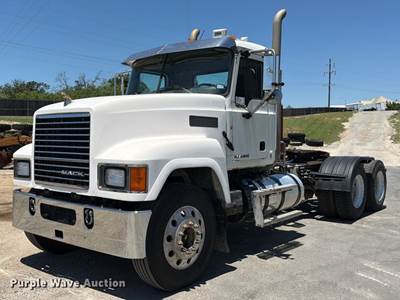 2014 Mack CHU613 Semi Truck