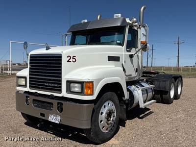 2016 Mack CHU613 Semi Truck