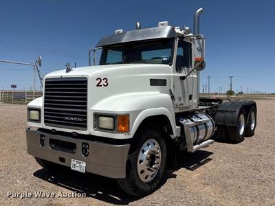 2014 Mack CHU613 Semi Truck