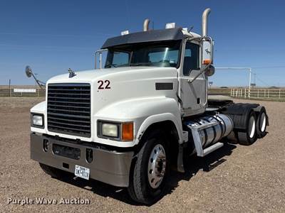2012 Mack CHU613 Semi Truck