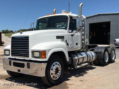 2014 Mack CHU613 Semi Truck