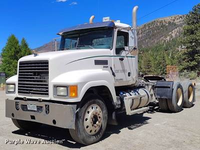 2014 Mack CHU613 Semi Truck