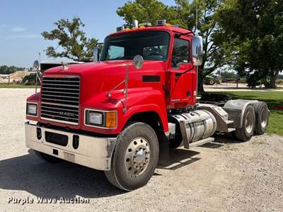 2014 Mack CHU613 Semi Truck