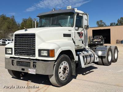 2013 Mack CHU613 Semi Truck