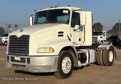 2015 Mack CXU612 Semi Truck