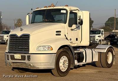 2015 Mack CXU612 Semi Truck