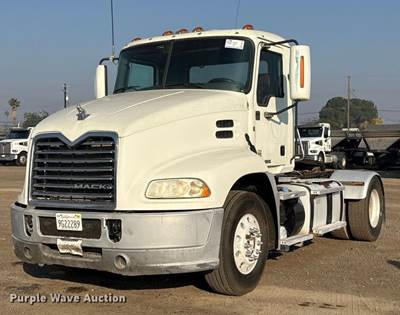 2016 Mack CXU612 Semi Truck