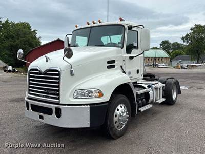 2017 Mack CXU612 Semi Truck