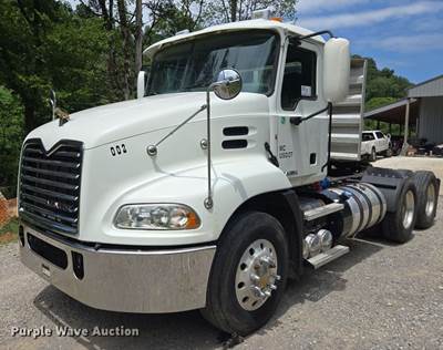 2014 Mack CXU613 Semi Truck