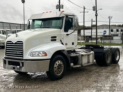 2017 Mack CXU613 Semi Truck