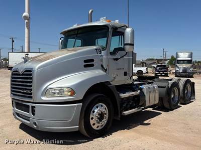 2013 Mack CXU613 Semi Truck
