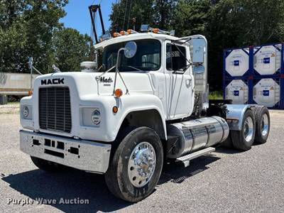 1982 Mack R686ST Semi Truck