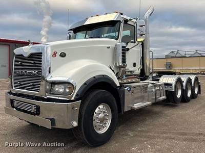 2012 Mack TD713 Semi Truck