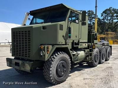 1997 Oshkosh M1070 Semi Truck