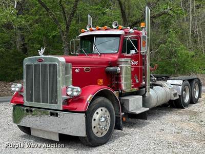 1981 Peterbilt 359 Semi Truck