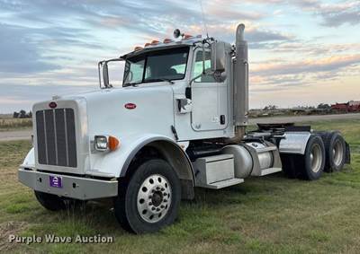 2017 Peterbilt 367 Semi Truck