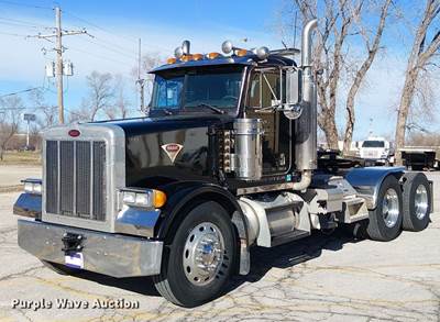2002 Peterbilt 378 Semi Truck