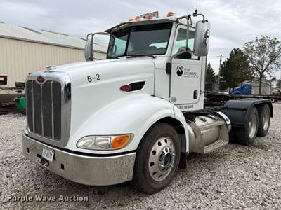 2012 Peterbilt 384 Semi Truck