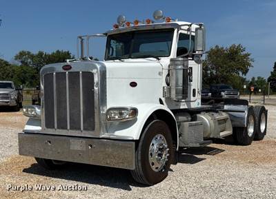 2008 Peterbilt 388 Semi Truck