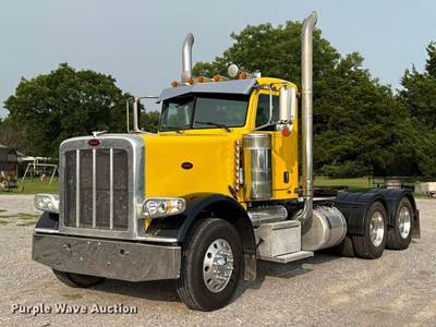 2008 Peterbilt 388 Semi Truck