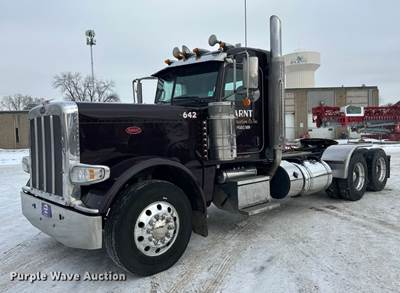 2015 Peterbilt 389 Semi Truck