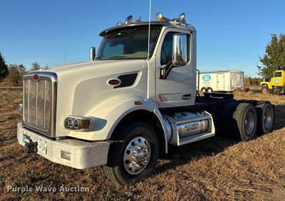 2016 Peterbilt 567 Semi Truck