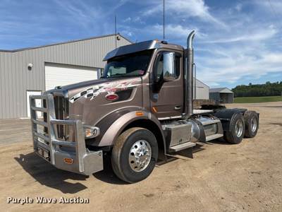 2016 Peterbilt 567 Semi Truck