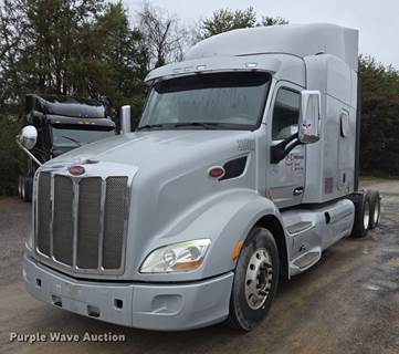 2016 Peterbilt 579 Semi Truck