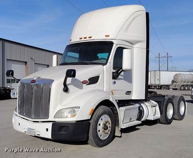 2018 Peterbilt 579 Semi Truck