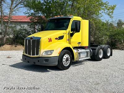 2017 Peterbilt 579 Semi Truck