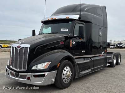2023 Peterbilt 579 Semi Truck