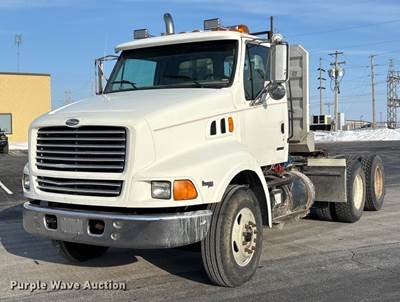2000 Sterling L9513 Semi Truck