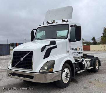 2016 Volvo VNL Semi Truck