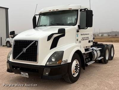 2013 Volvo VNL Semi Truck