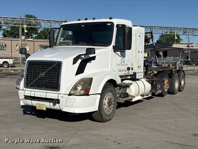 2014 Volvo VNL Semi Truck