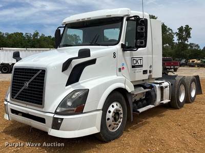 2015 Volvo Truck VNL Semi Truck