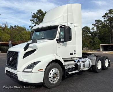 2019 Volvo VNR Semi Truck