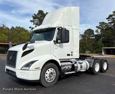 2019 Volvo VNR Semi Truck