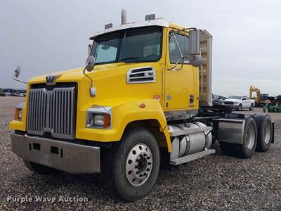 2016 Western Star 4700 Semi Truck