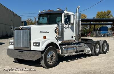 2013 Western Star 4900SF Semi Truck