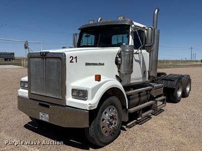 2017 Western Star 4900SF Glider Semi Truck