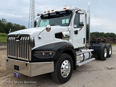 2022 Western Star 49X Chassis Semi Truck