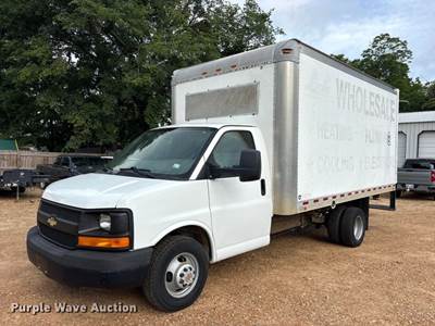 2016 Chevrolet Express Box Truck