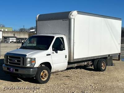 2015 Ford E450 Super Duty Box Truck